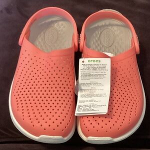 CROCS Women's Coral and White